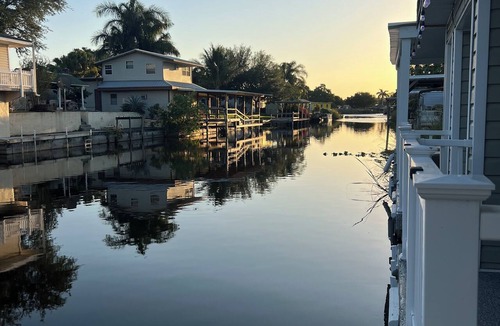 Taylor Creek Apartment | Ultimate Dock House w/Boat Parking