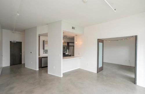 East Nashville House | Unfurnished Condo Amazing Layout w Balcony & Storage 30 day minimum