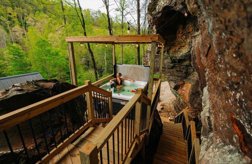 Rogers Cabin | Unique Cliff Hot Tub with Views | Mural | Sleeps 4