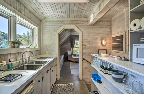 Fruitvale Cabin | Unique Loft Cabin: Fire Pit & Fishing Access!