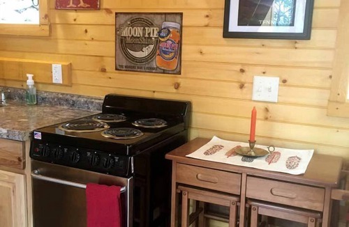 Newport Cabin | Unique Wooden Tennessee Cabin near Knoxville for Relaxing Great Smoky Vacations