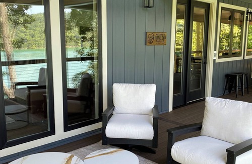 La Follette House | Unsalted Suites, Norris Lake, TN- NEWLY BUILT with Massive Decks & 2 Slip Dock