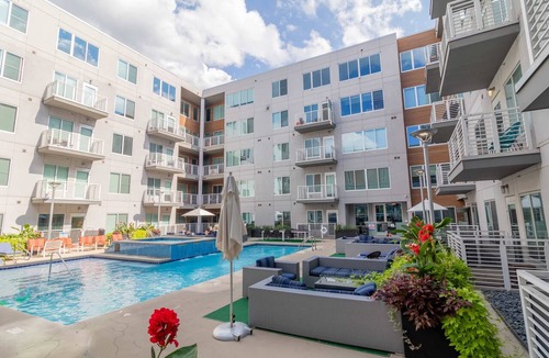 Grandview Heights Apartment | Updated 2-Bedroom with a pool and hot tub