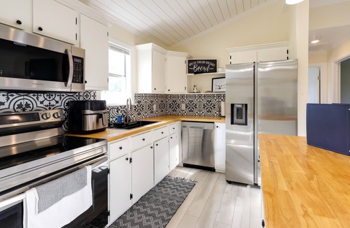 Comanche House | Updated Comanche Home w/Country Views!