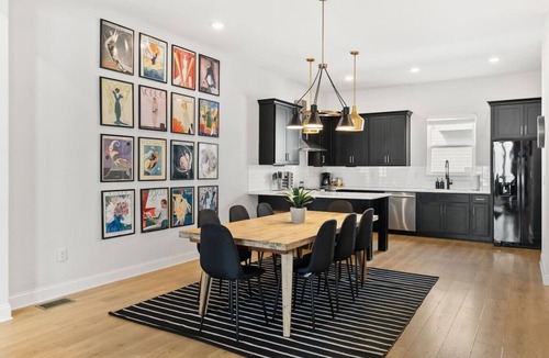 North Nashville House | Upscale Townhome 3 miles to Downtown w/2 Car Garage