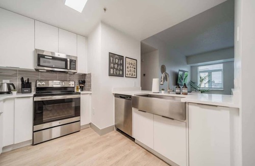 Charlotte Center City Apartment | Uptown 4 King Bed, Near Stadiums ,Parking