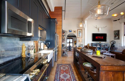 Old City Apartment | Urban Haven Loft Near Market Square