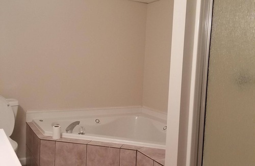 Mills River House | Vacation Retreat with all the amenities At a Great Price!