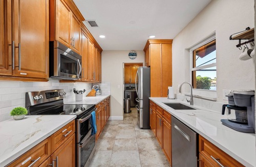 Tropic Palms House | VacationSunwind:Delray home! SW Pool, Fish, Dock, Water front, Close to Bch