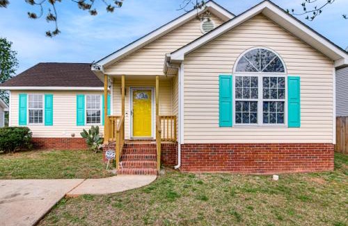 Paw Creek House | Vintage-Chic Getaway: 6 Mi to Uptown Charlotte