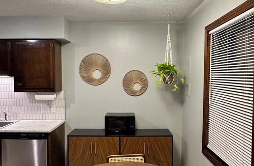 Gallatin House | Vintage modern/boho Gallatin townhome!