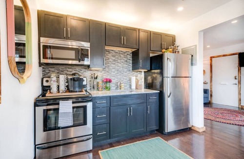 Melrose Condo | VOTED `HAPPIEST` & `MOST JOYFUL` Nash Condo + Pool