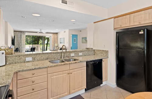 Arcadian Shores Villa | W Hyde Pk 22B in Kingston 1st floor, Pool, Beach