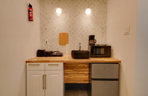 Bellepoint Apartment | Walk Downtown! Hinton Historic District Studio
