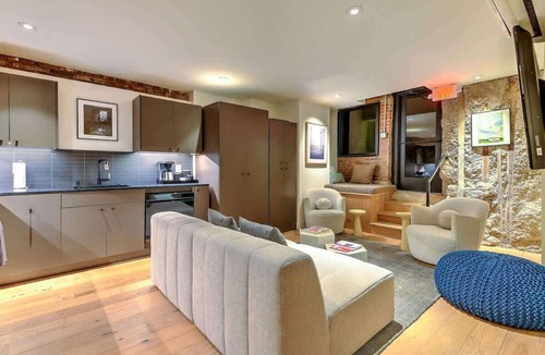 Arts District Apartment | Walk to Broadway! Stylish 2BR in Historic Home!
