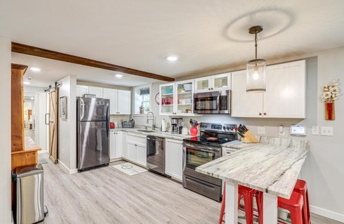 Weaverville Apartment | Walk to Downtown Weaverville: Quiet Apartment