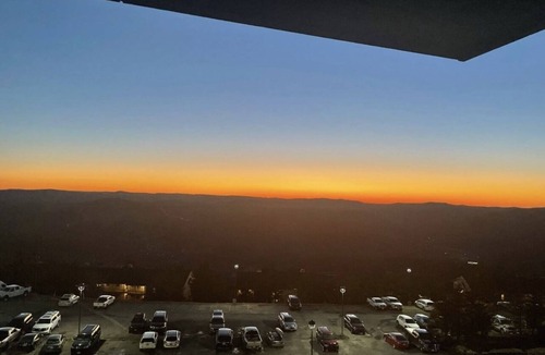 Edray Condo | Walk to lifts-1bdrm w/hot tub & amazing sunsets from top floor of Rimfire Lodge