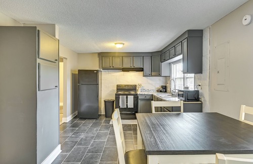 Lumberton House | Walk to Park! Family Retreat w/Yard in Lumberton