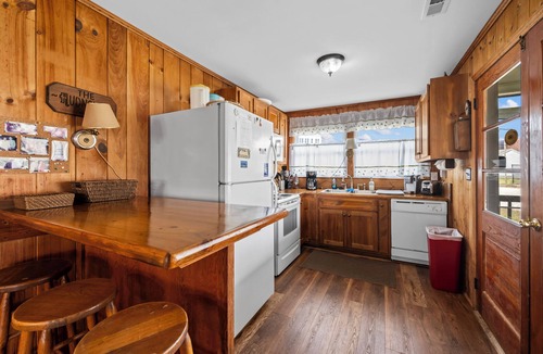 Lake Junaluska Cabin | Walk to Shackford Hall Sleeps 9 Lake Porch