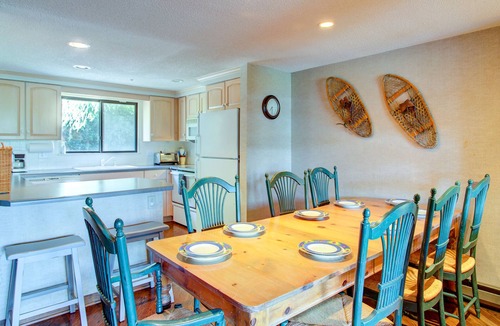 Sugar Mountain Condo | Walk to Ski/Tennis Mountain Condo with Golf Course View
