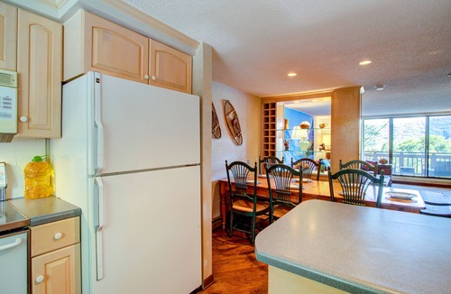 Sugar Mountain Condo | Walk to Ski/Tennis Mountain Condo with Golf Course View