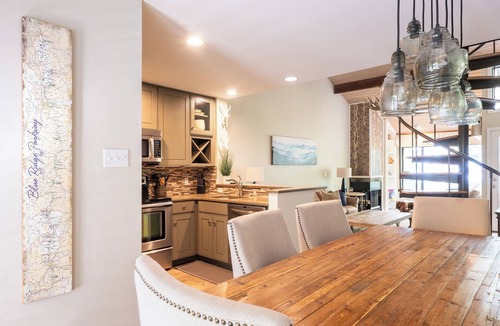 Wintergreen Condo | Walk to Summer Music Festival: WTG Retreat Among the Trees