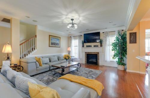 Summerville House | Walk to Wescott Golf, Pool Access! Pondfront Home