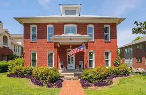 Historic Edgefield House | Walkable Group Nash Retreat