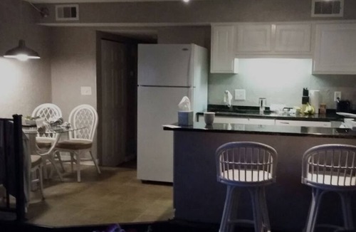 North Forest Beach Resort | Walking distance to Coligny beach. Oceanfront pool at sister resort included