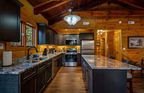 Rocky Grove Cabin | Walking distance to best Smoky Mountain Hiking