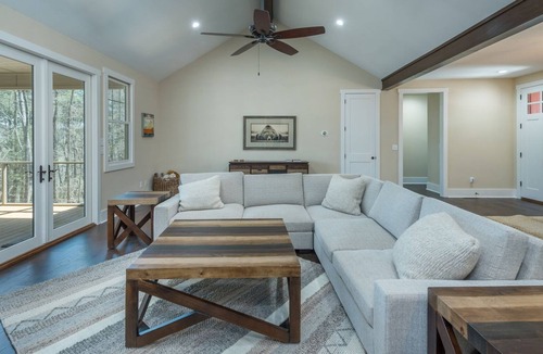 Lake Lure House | Walter's Cabin at Rumbling Bald