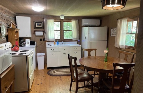 Bryson City Cabin | Warm Fire, Cool Forest, trails, pioneer spirit