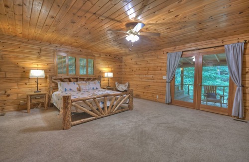 Williamstown Cabin | Water-front cabin with hot tub!
