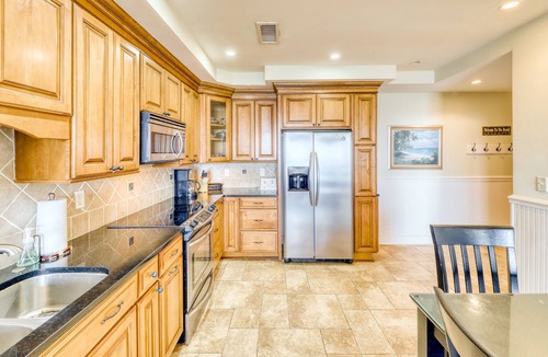 West Beach Village Villa | Waterfront condo w/ shared tennis courts, on-site golf & beach access