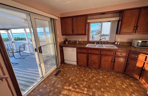 Fall River Cottage | Waterfront Cottage On Mount Hope Bay