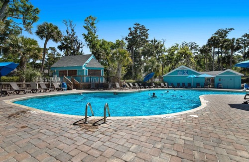 Ocean Ridge Condo | Waterfront townhome with pool, gym and tennis access, W/D, & central AC