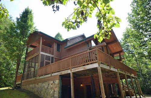 Bryson City Cabin | Watershed 05 - Free 4x4 Tours Modern-Rustic, Luxury Cabin Adventures for Big