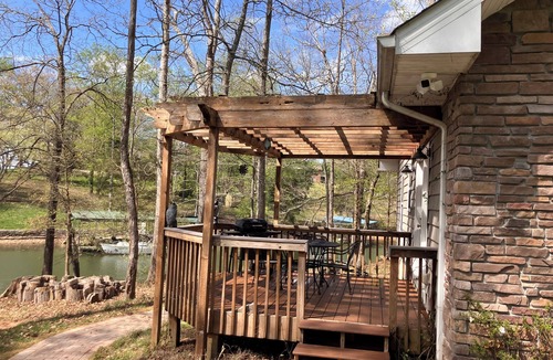 Harriman House | Watts Bar Lakefront Charming 1-bedroom house & dock in Kingston, Harriman