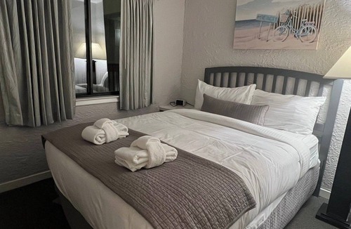 North Forest Beach Resort | Week 14 Gorgeous 1-bedroom Seacrest Surf and Raquet Club HHI