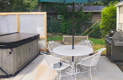 Ashley Oaks House | West Knoxville Area! Home w/Hot Tub Near Dtwn