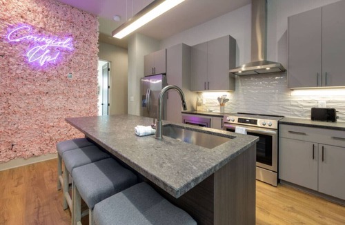 Radnor House | Western Vibes | Private Rooftop Lounge