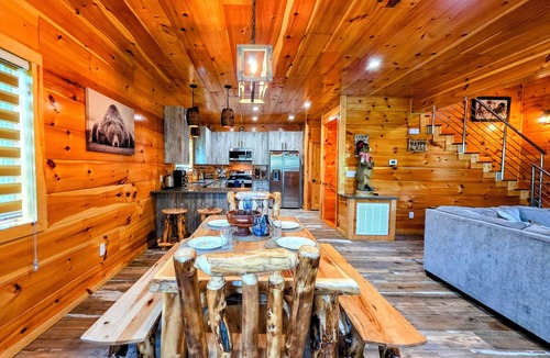 Chalet Village North Cabin | Whiskey Bear Creek: 2021, SAUNA, JACUZZI, AND POOL access!