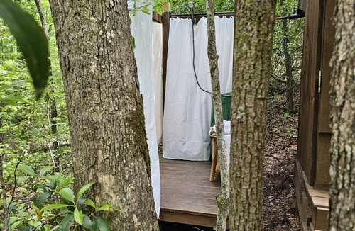 Turtletown RV Rental | Whisper "Hollar" | Secluded Luxe Glamping Retreat