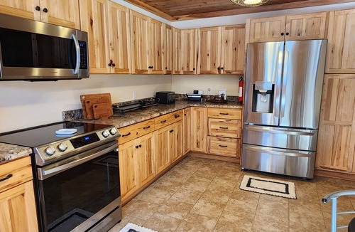 Kerr Cabin | Whispering Pine's Cabin! NO CHECK-OUT LIST