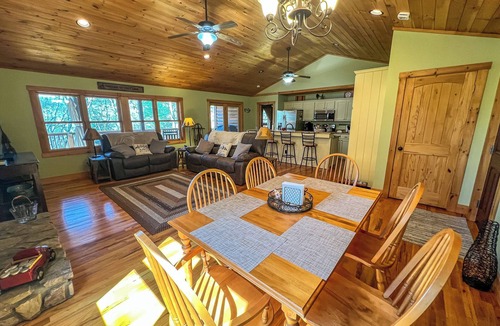 Fleetwood Cabin | Whispering Pines Retreat - Hot Tub, Pets, River Access & WiFi