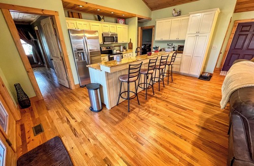 Fleetwood Cabin | Whispering Pines Retreat - Hot Tub, Pets, River Access & WiFi