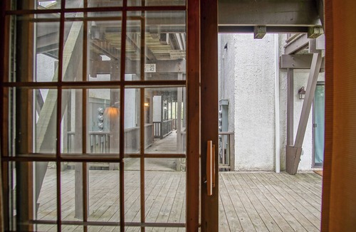 Edray Condo | Whistlepunk #31: 2 Bedrooms, 2 Bath: Slope Side, Central Location. Wood Fireplace