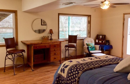 Flippin House | White River trout fishing/reunion getaway in Flippin AR w/boat ramp & game room