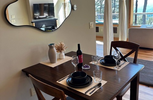 Apple Ridge Cabin | Wild Side : Romantic-Secluded-Luxury Blowing Rock, Hot Tub, NEW