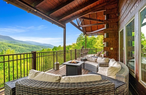 Gatlinburg Cabin | Wine Down: 180 Degree Views, Hot Tub, Luxe